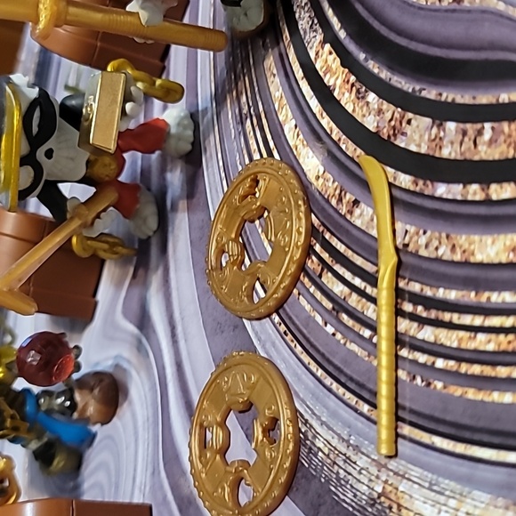 Set of 4 Treasure X characters with accessories - Picture 6 of 10